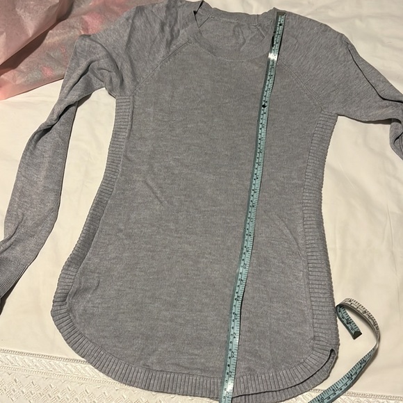 Lululemon Helo Aloe sweater, size small - Picture 10 of 12